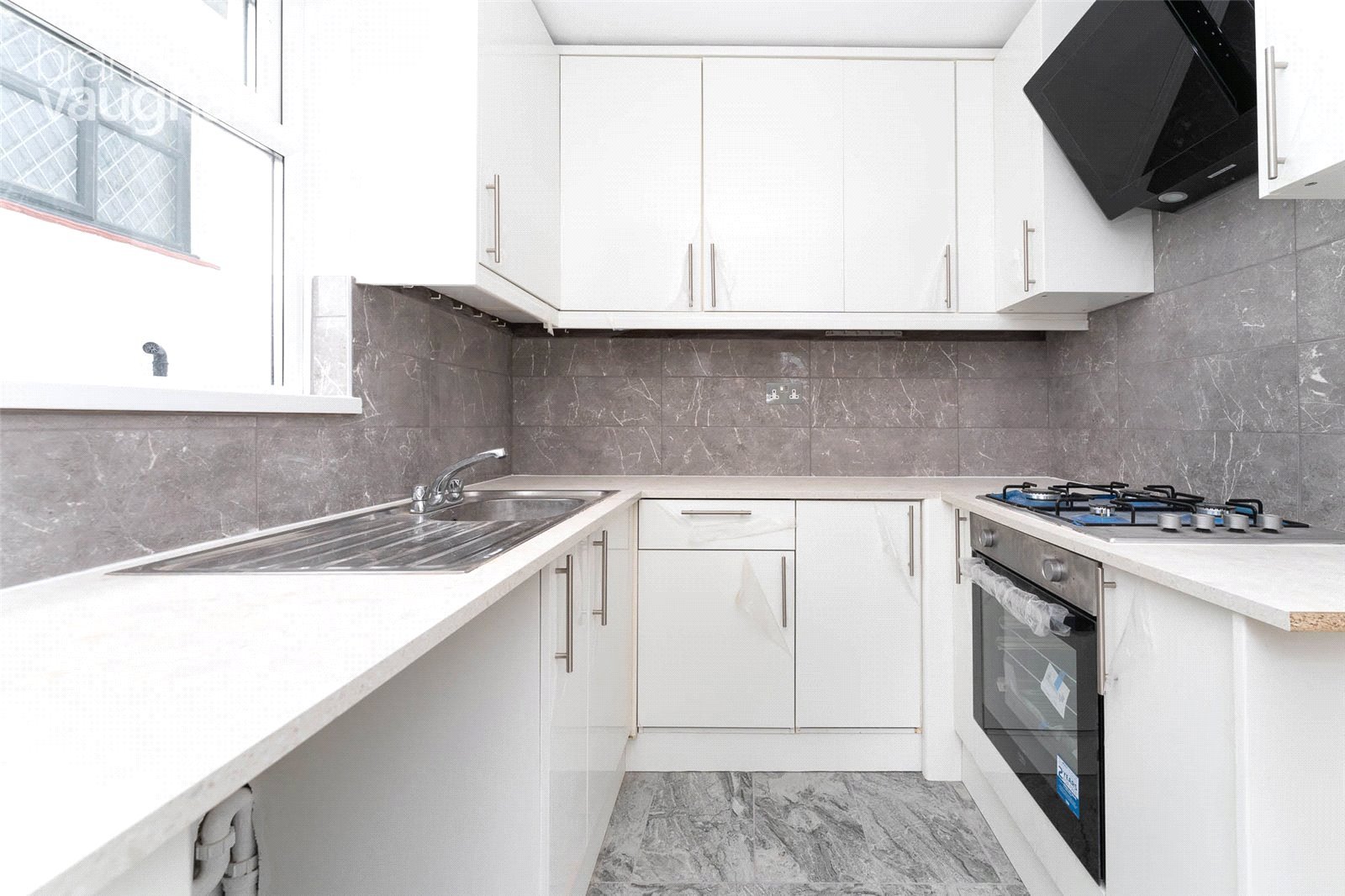 4 bedroom semi-detached house to rent