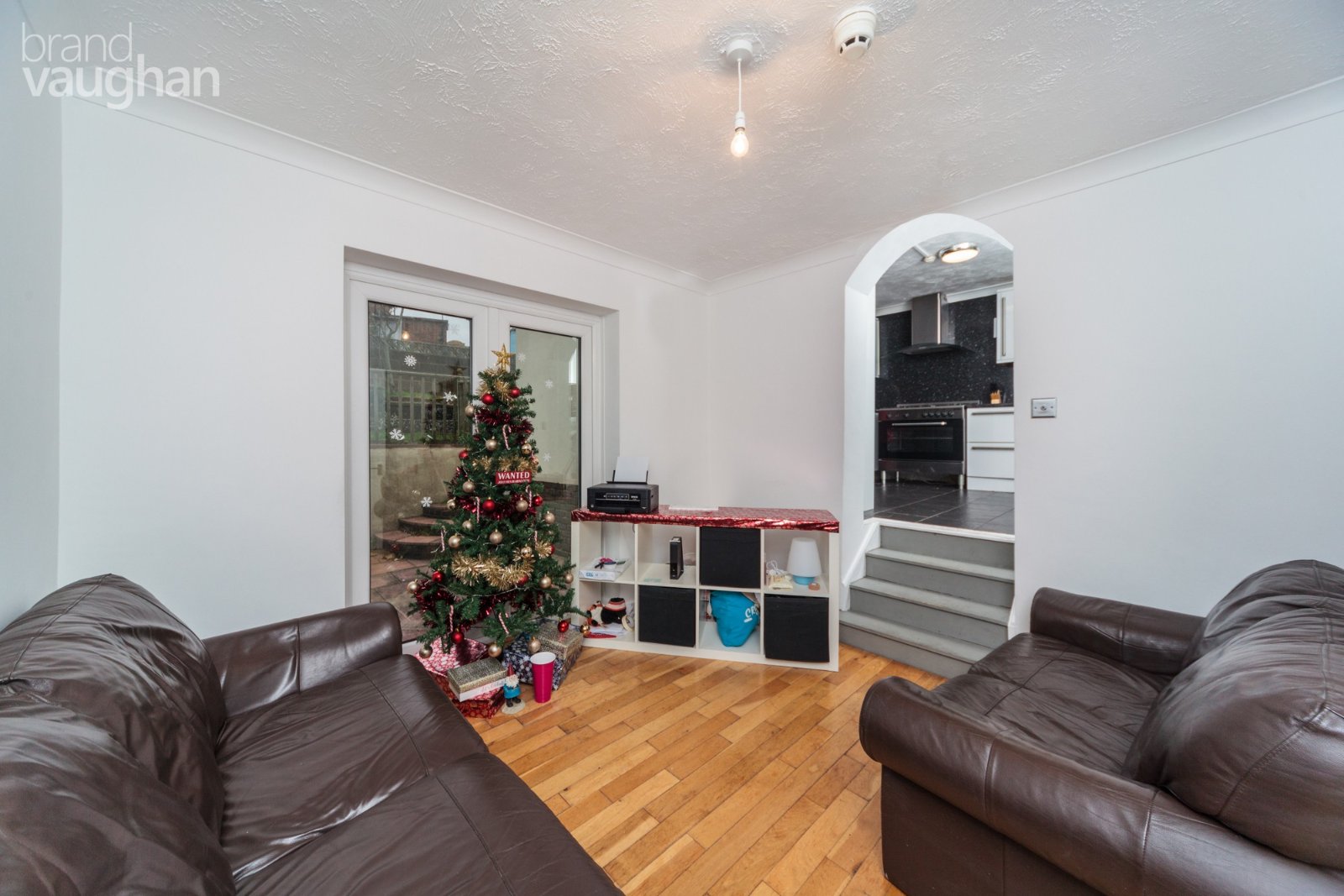 5 bedroom semi-detached house to rent