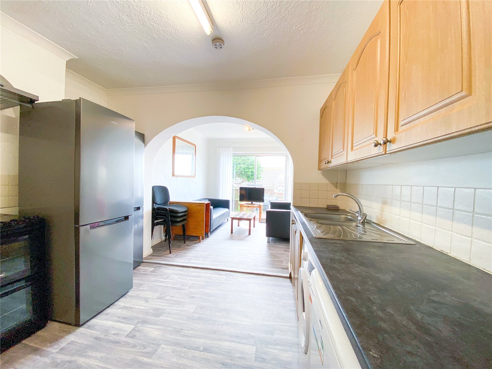 5 bedroom semi-detached house to rent