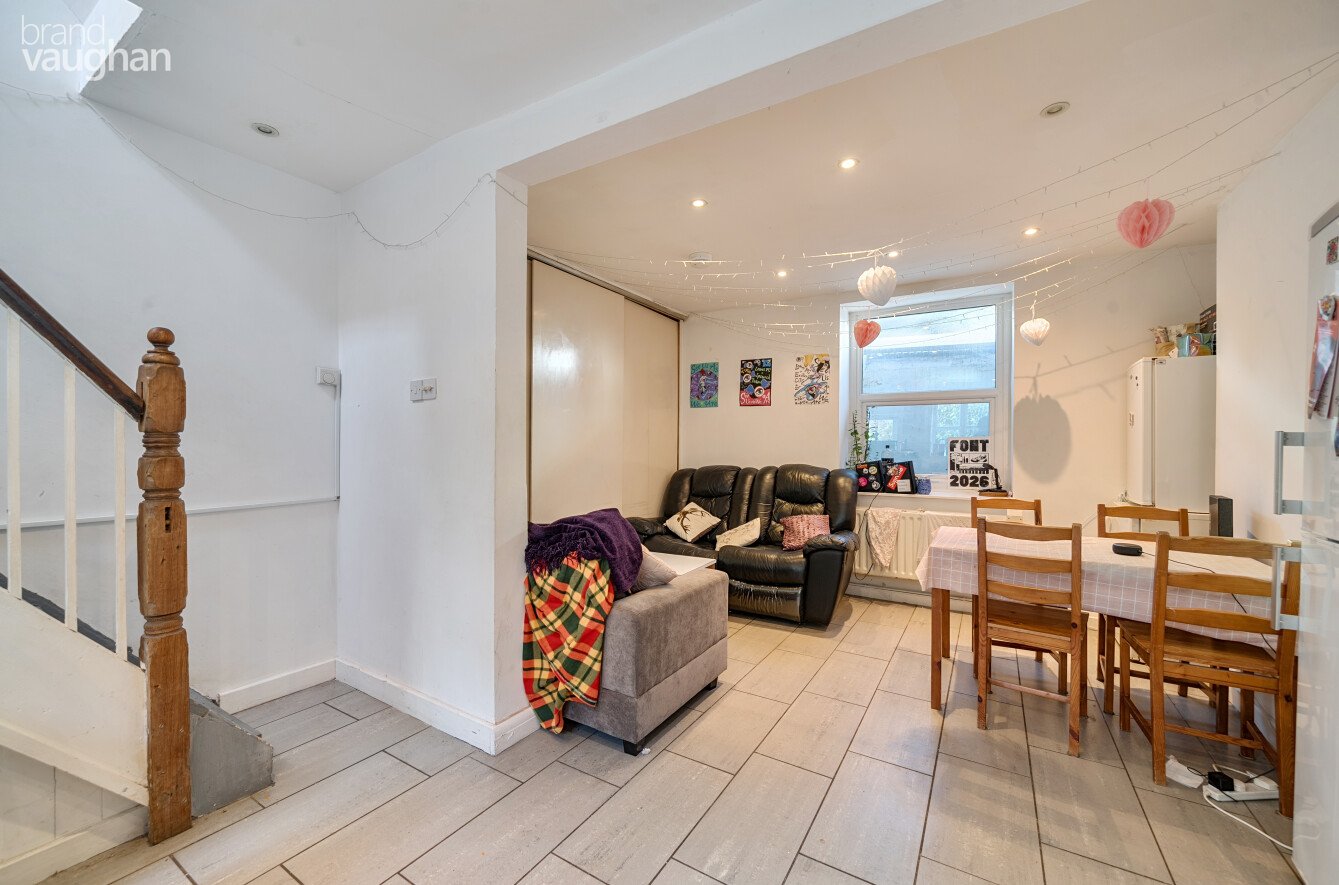4 bedroom  terraced house to rent