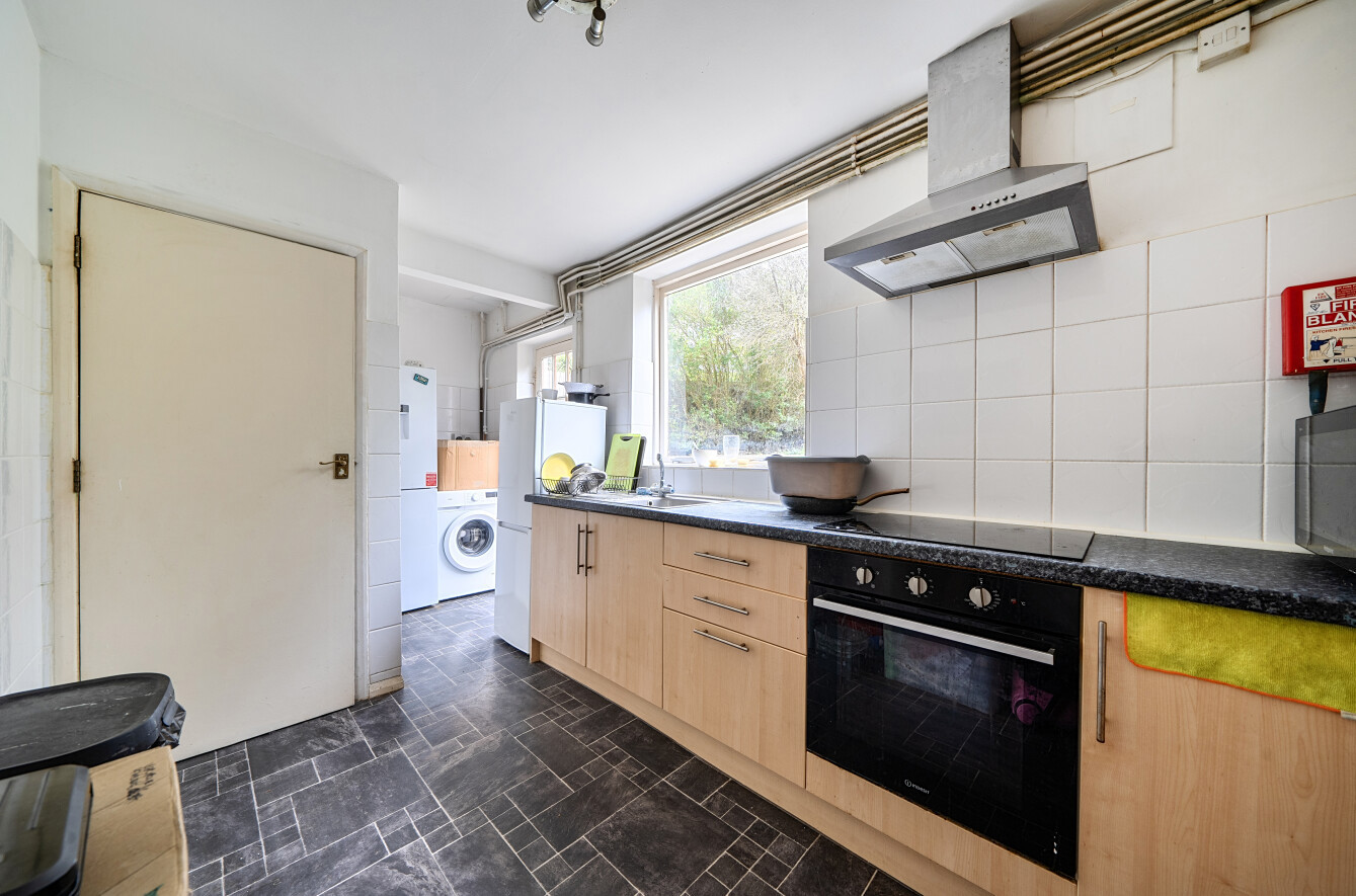 5 bedroom semi-detached house to rent