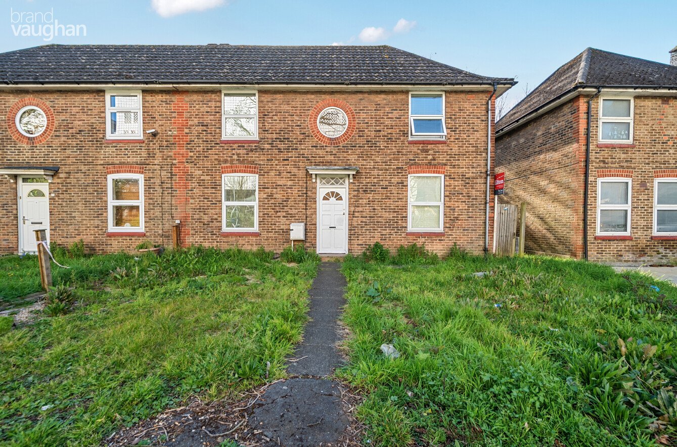 5 bedroom semi-detached house to rent