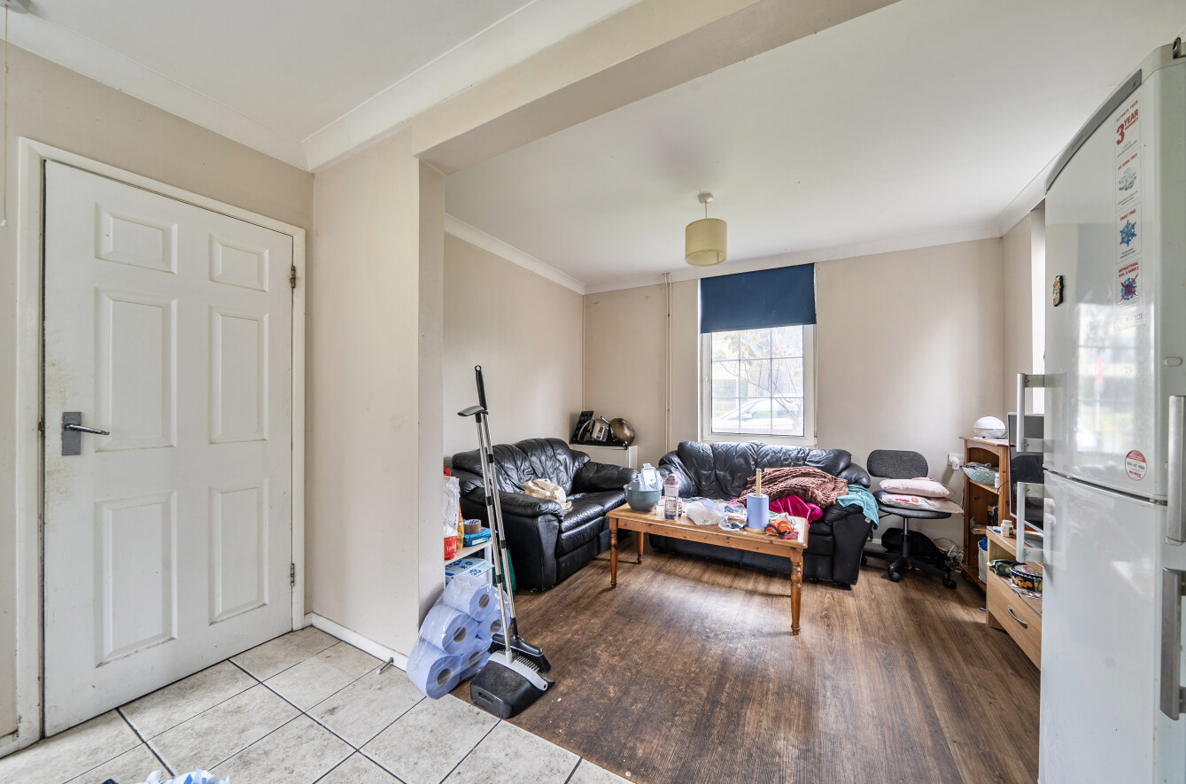 5 bedroom  semi-detached house to rent