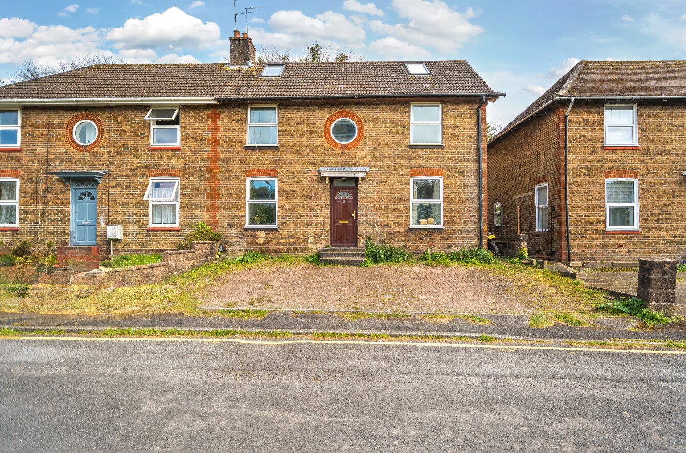 5 bedroom semi-detached house to rent