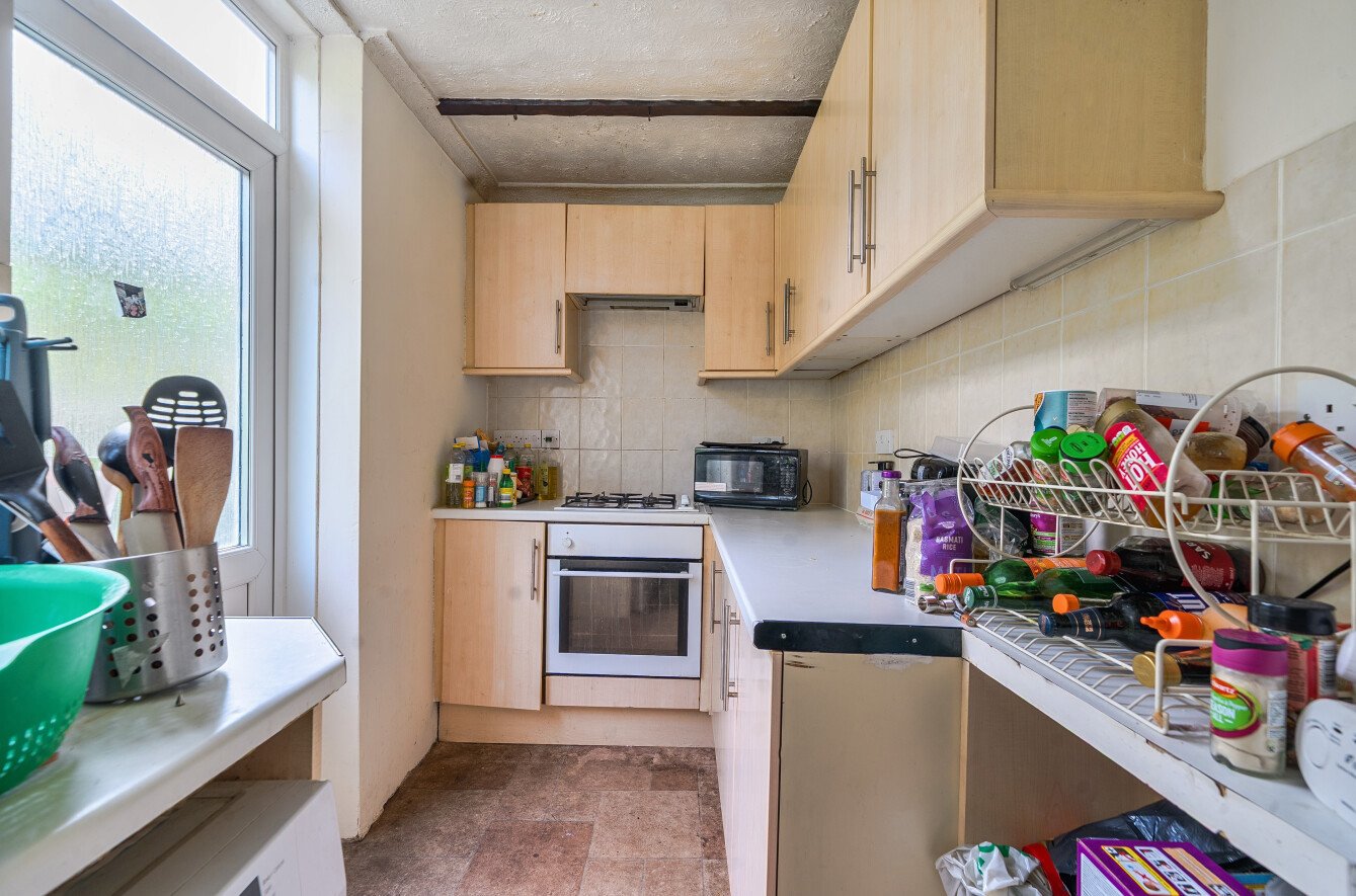 5 bedroom semi-detached house to rent