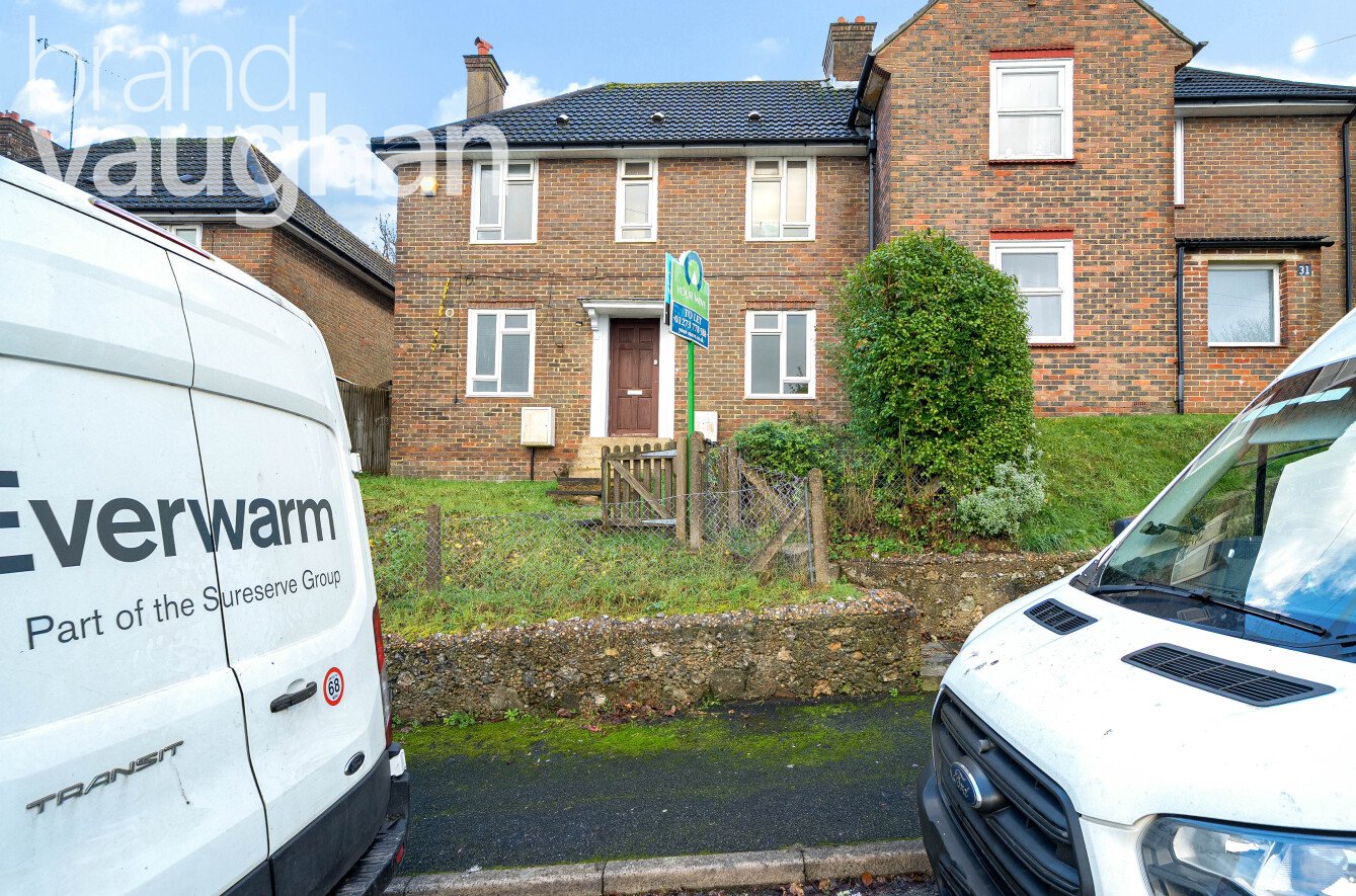 4 bedroom semi-detached house to rent