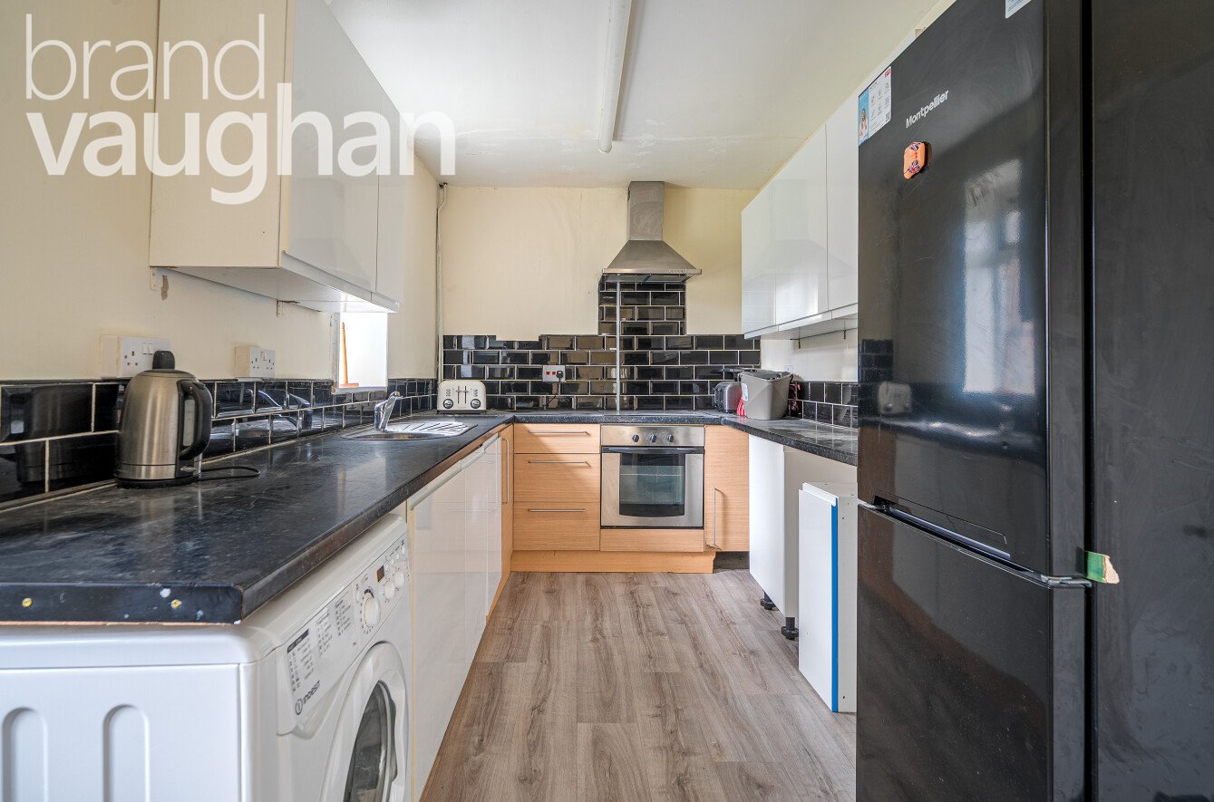 4 bedroom semi-detached house to rent