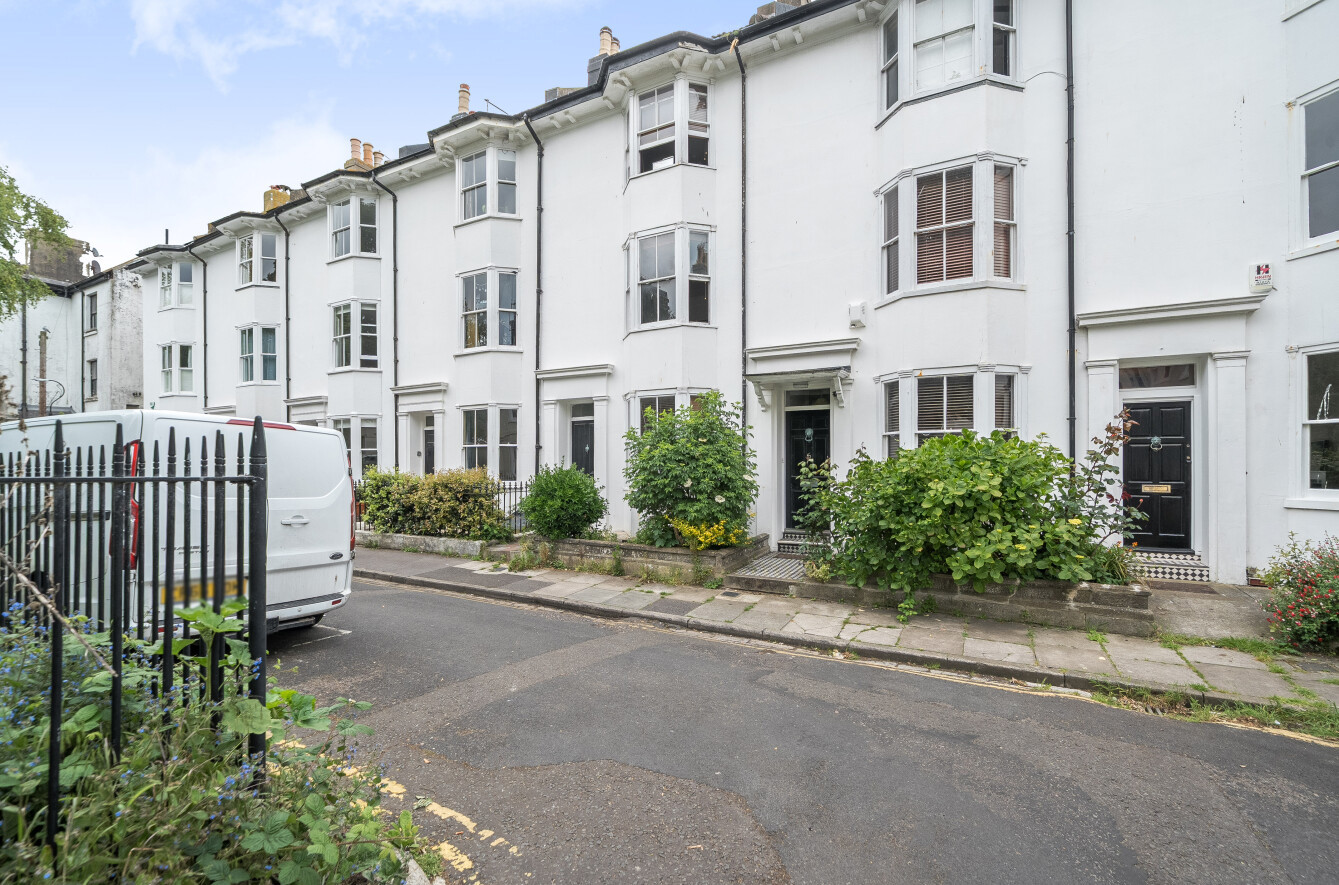 5 bedroom terraced house to rent