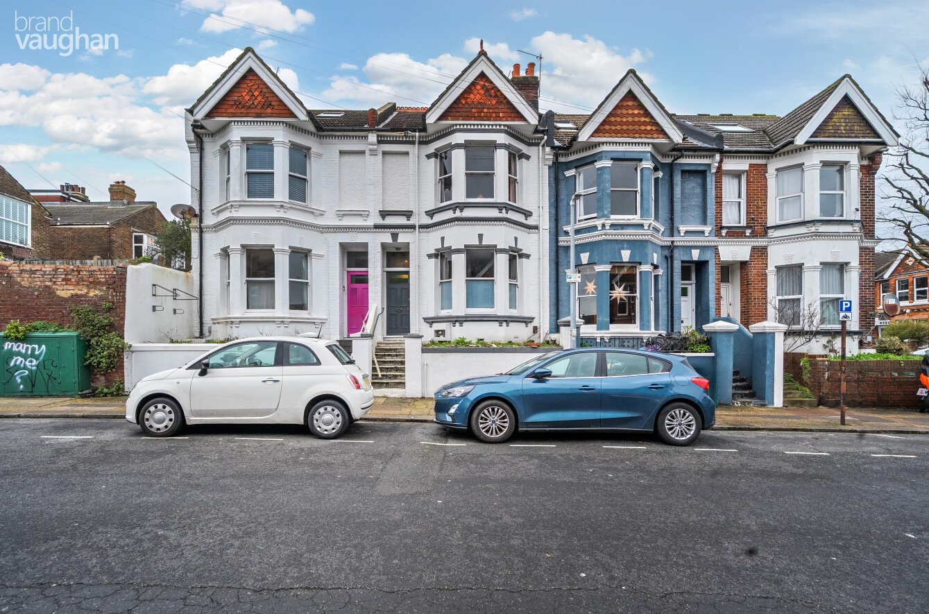 5 bedroom terraced house to rent