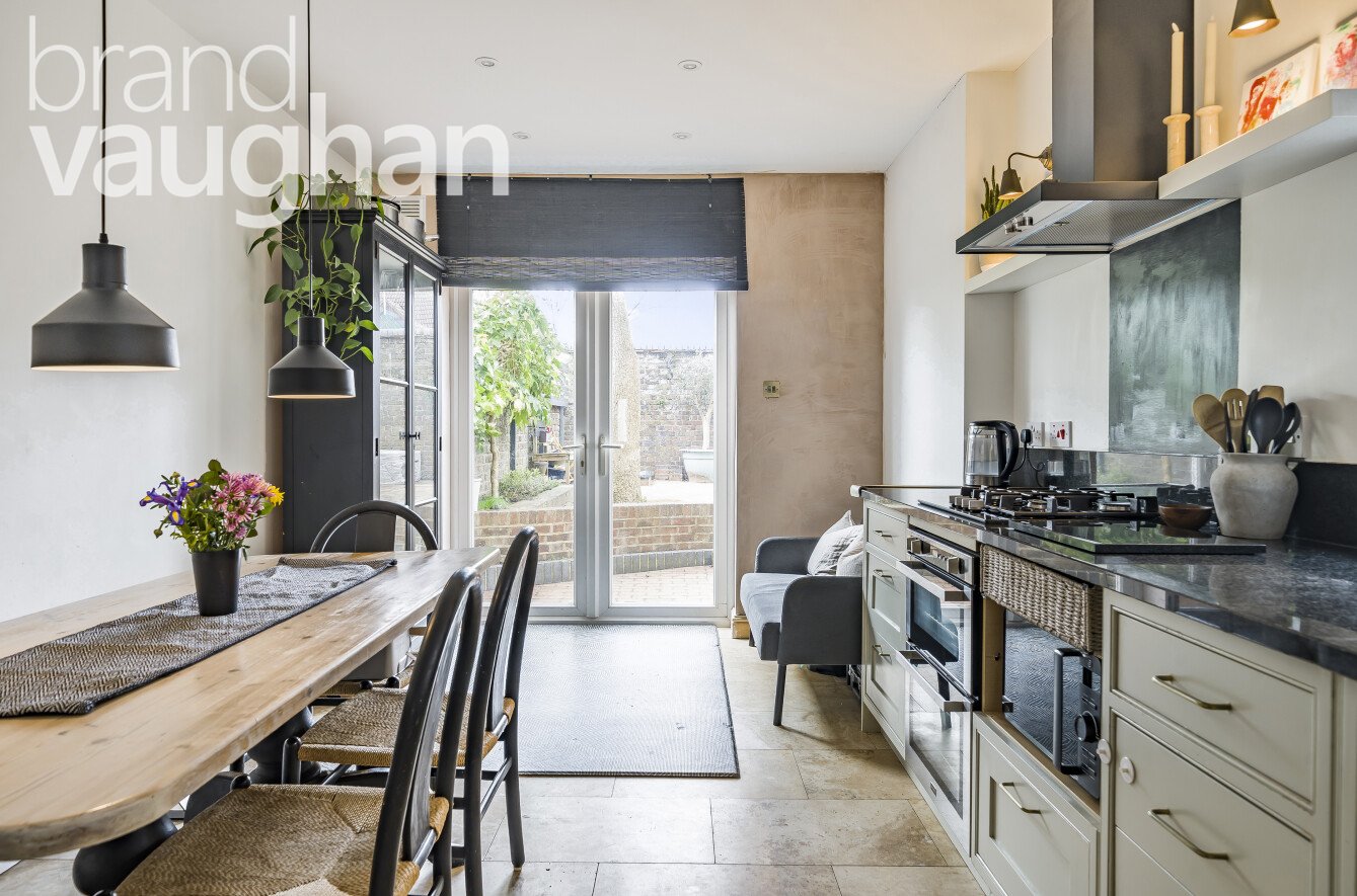 4 bedroom  semi-detached house for sale