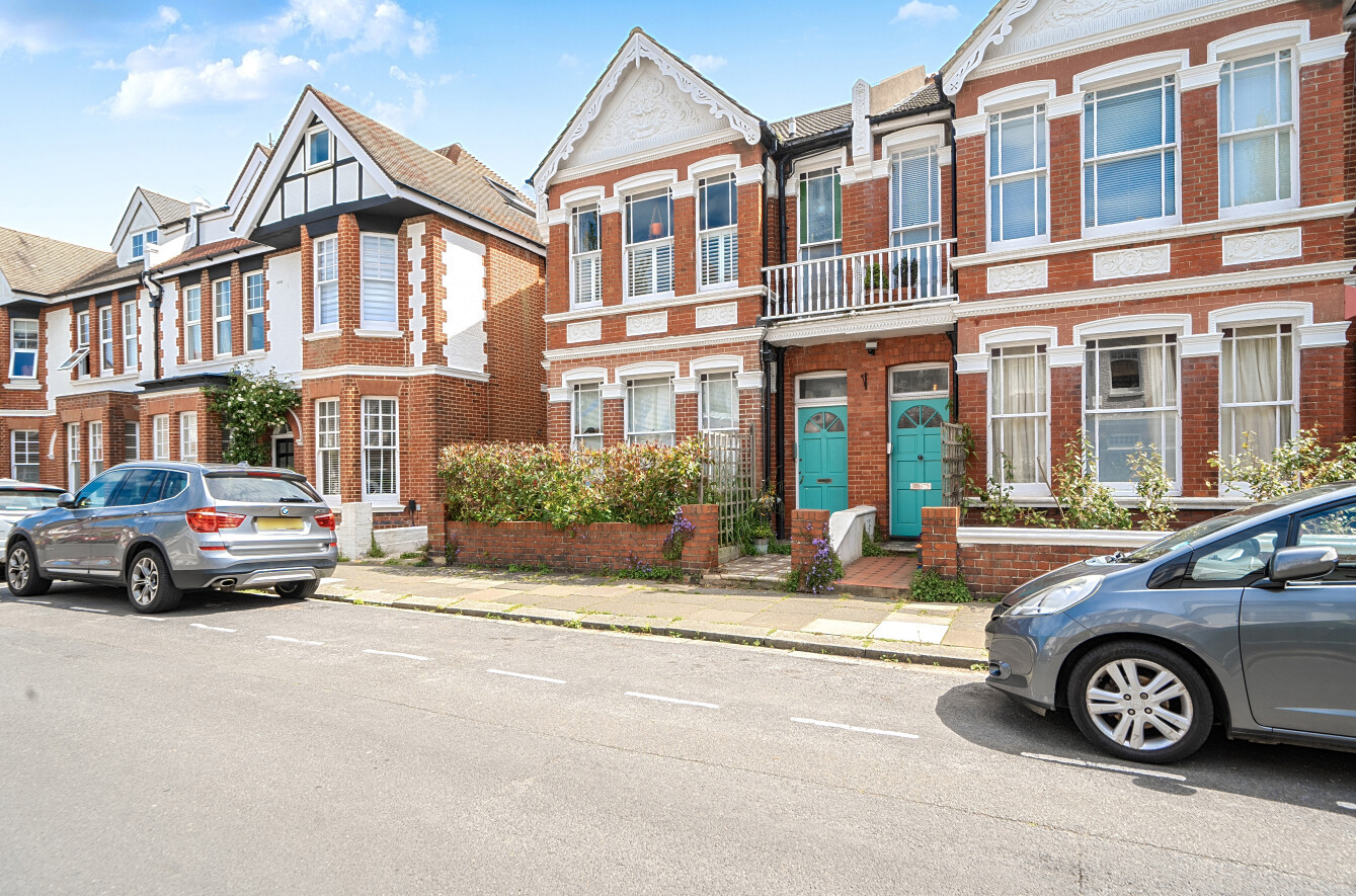 3 bedroom maisonette for sale