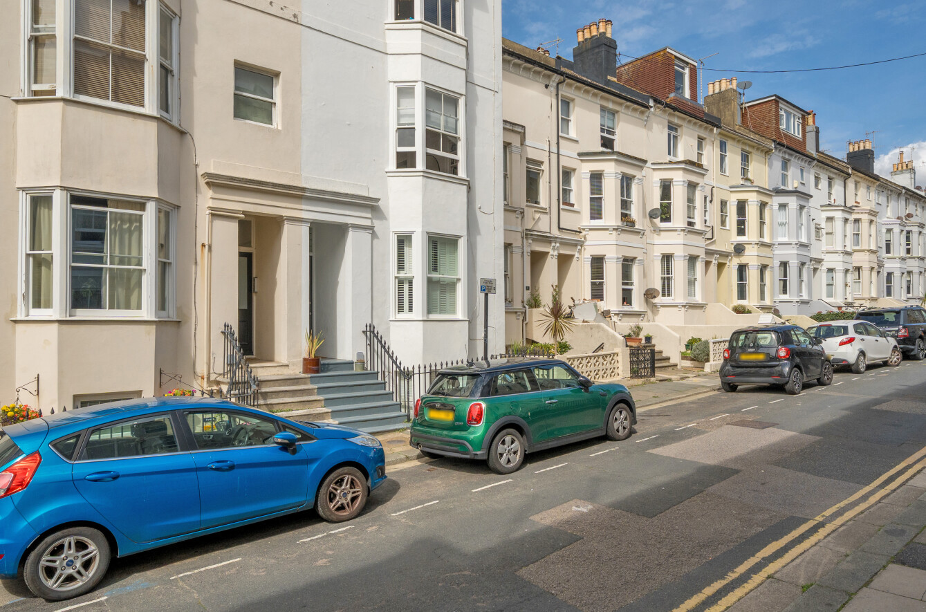3 bedroom maisonette for sale