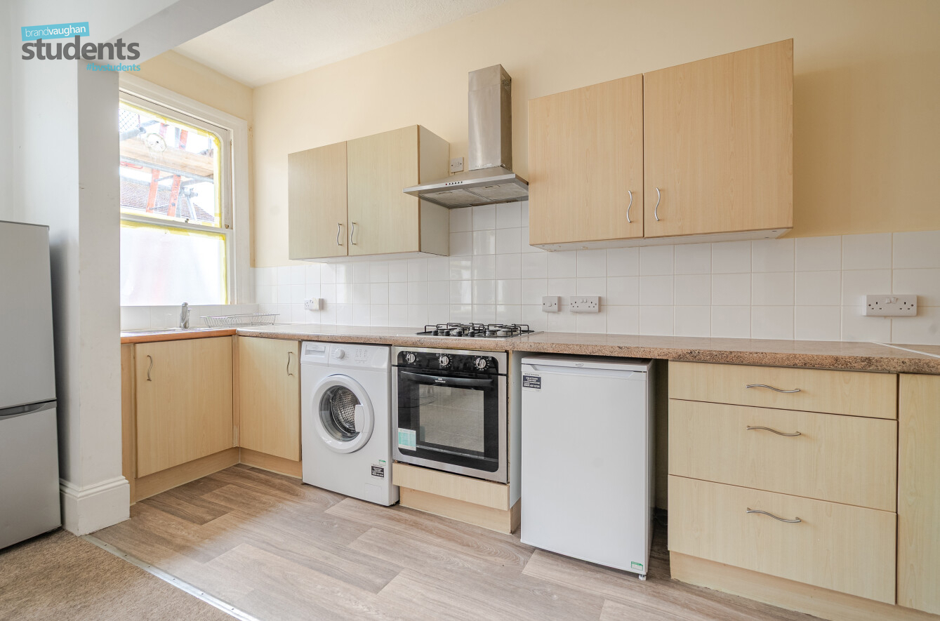 3 bedroom terraced maisonette to rent