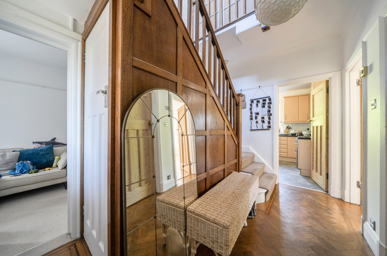 5 bedroom  detached house for sale