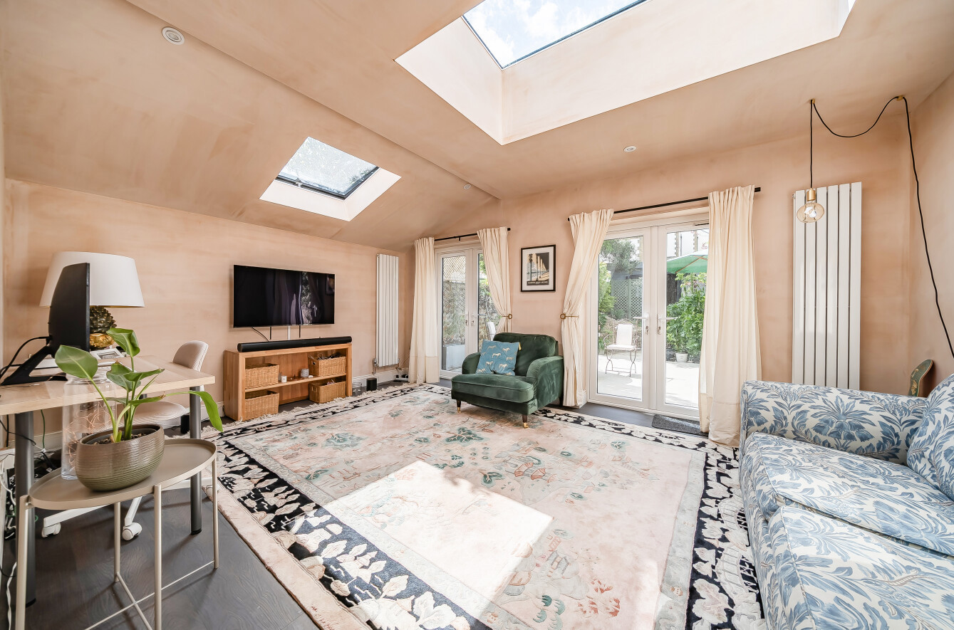 5 bedroom  terraced house for sale