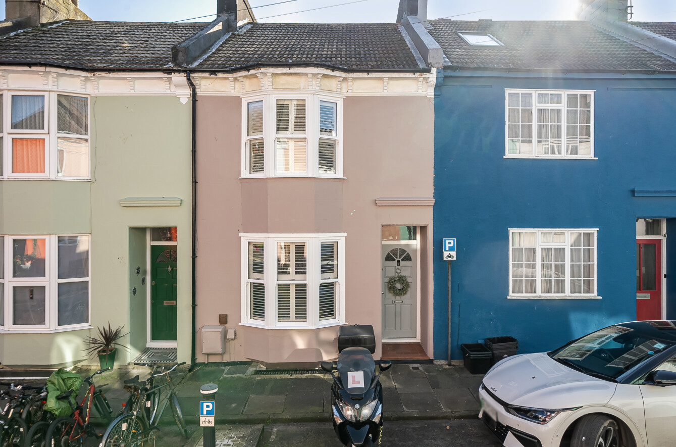 3 bedroom terraced house for sale