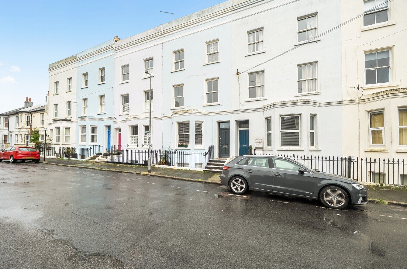 2 bedroom maisonette for sale
