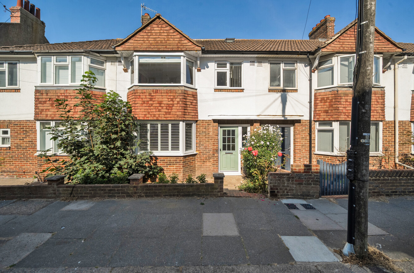 3 bedroom  terraced house for sale