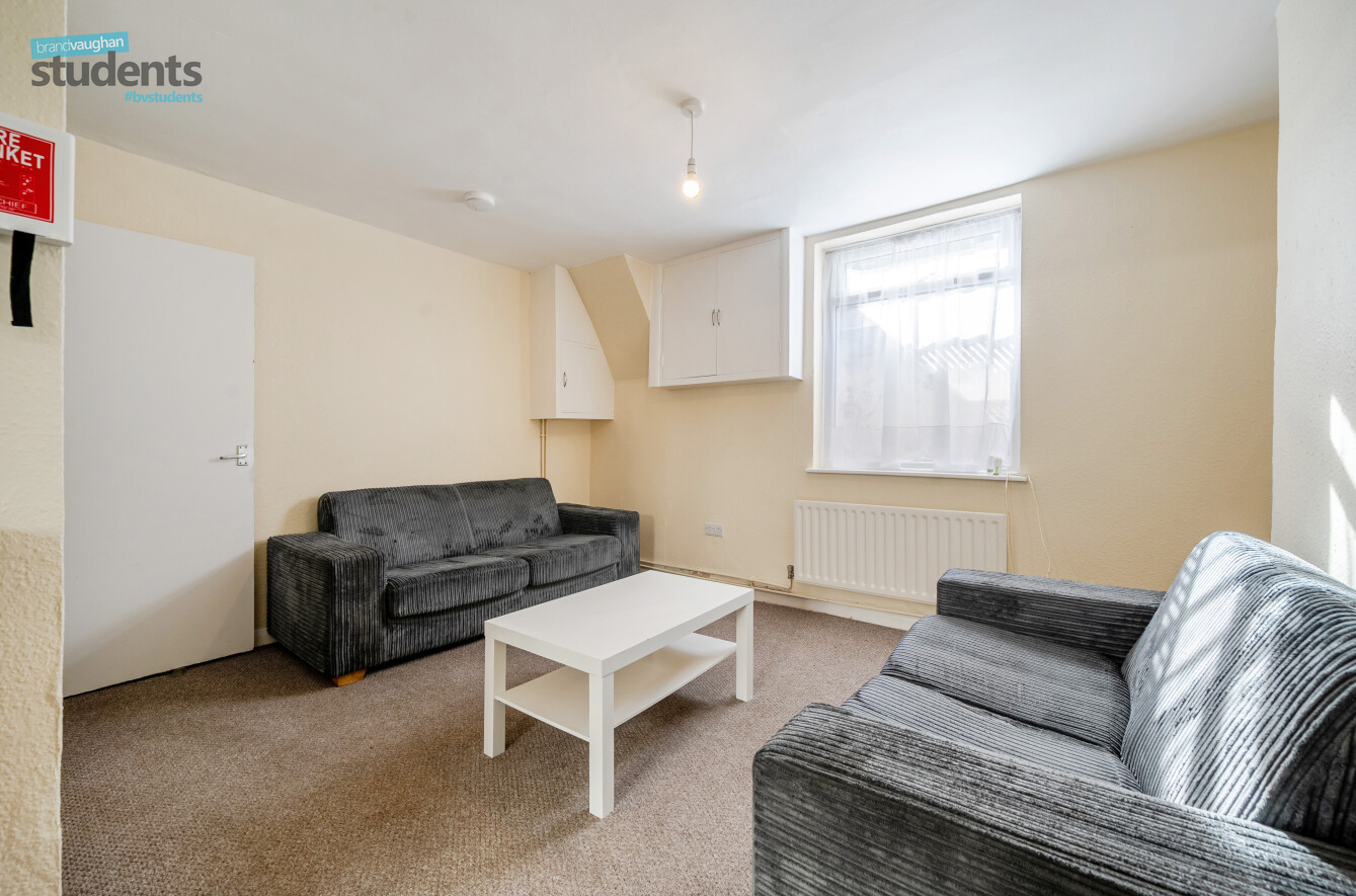 4 bedroom terraced house to rent