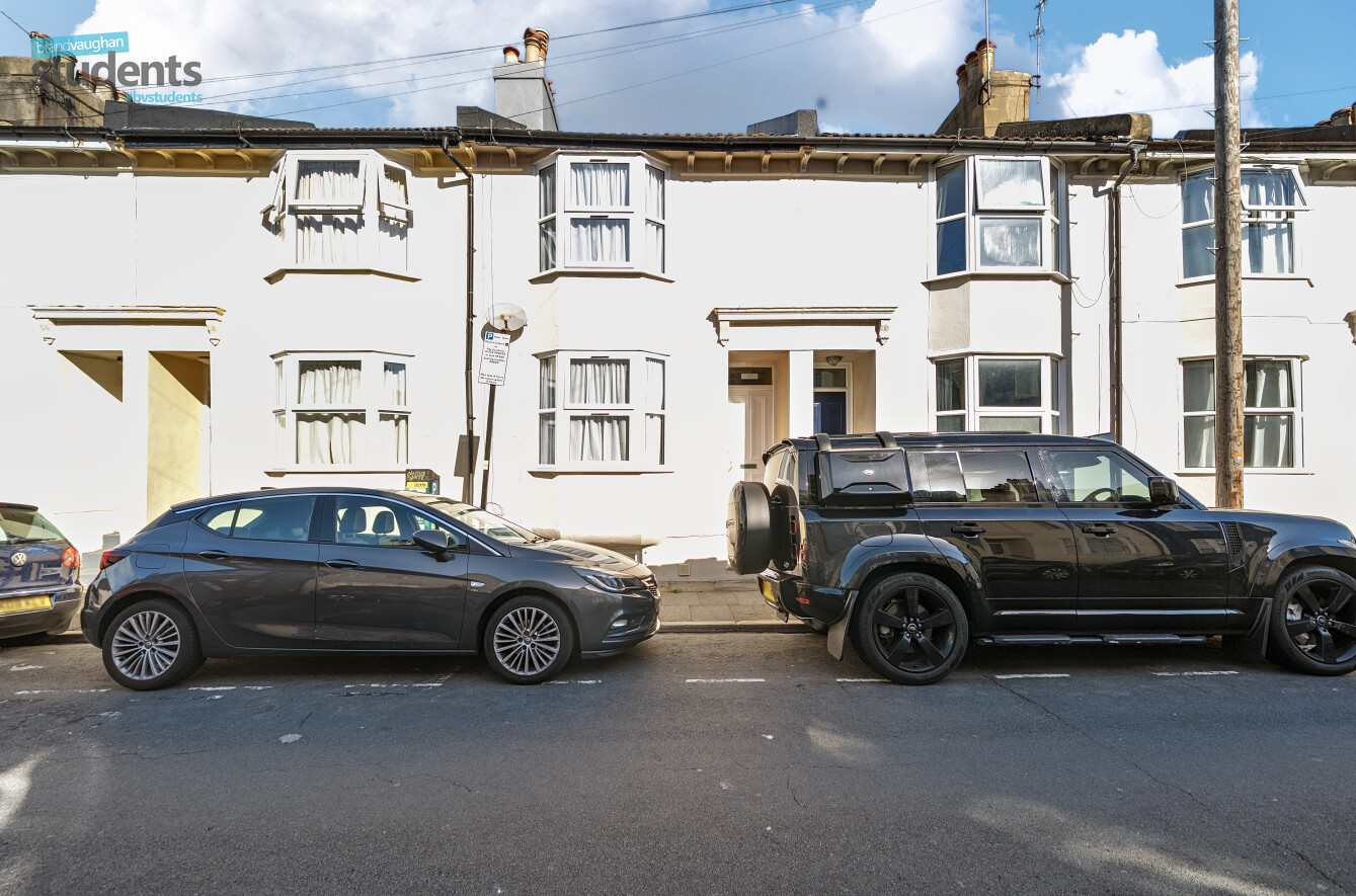4 bedroom  terraced house to rent
