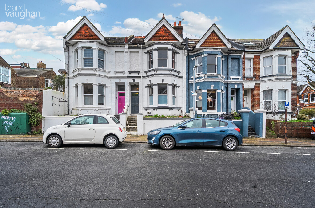 6 bedroom terraced house to rent