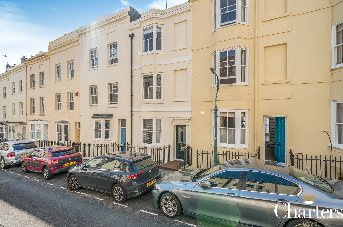 4 bedroom  terraced house to rent