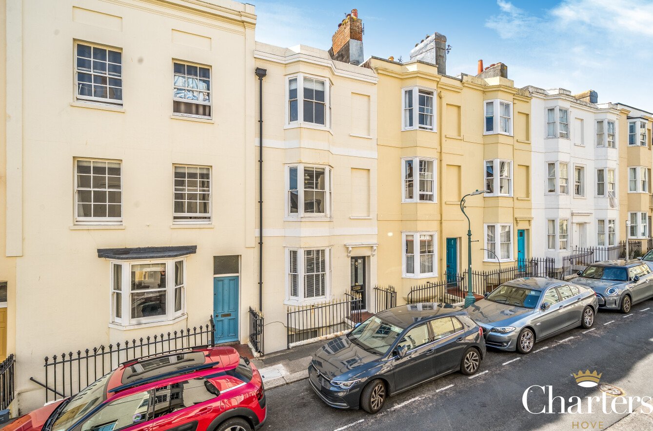 4 bedroom  terraced house to rent