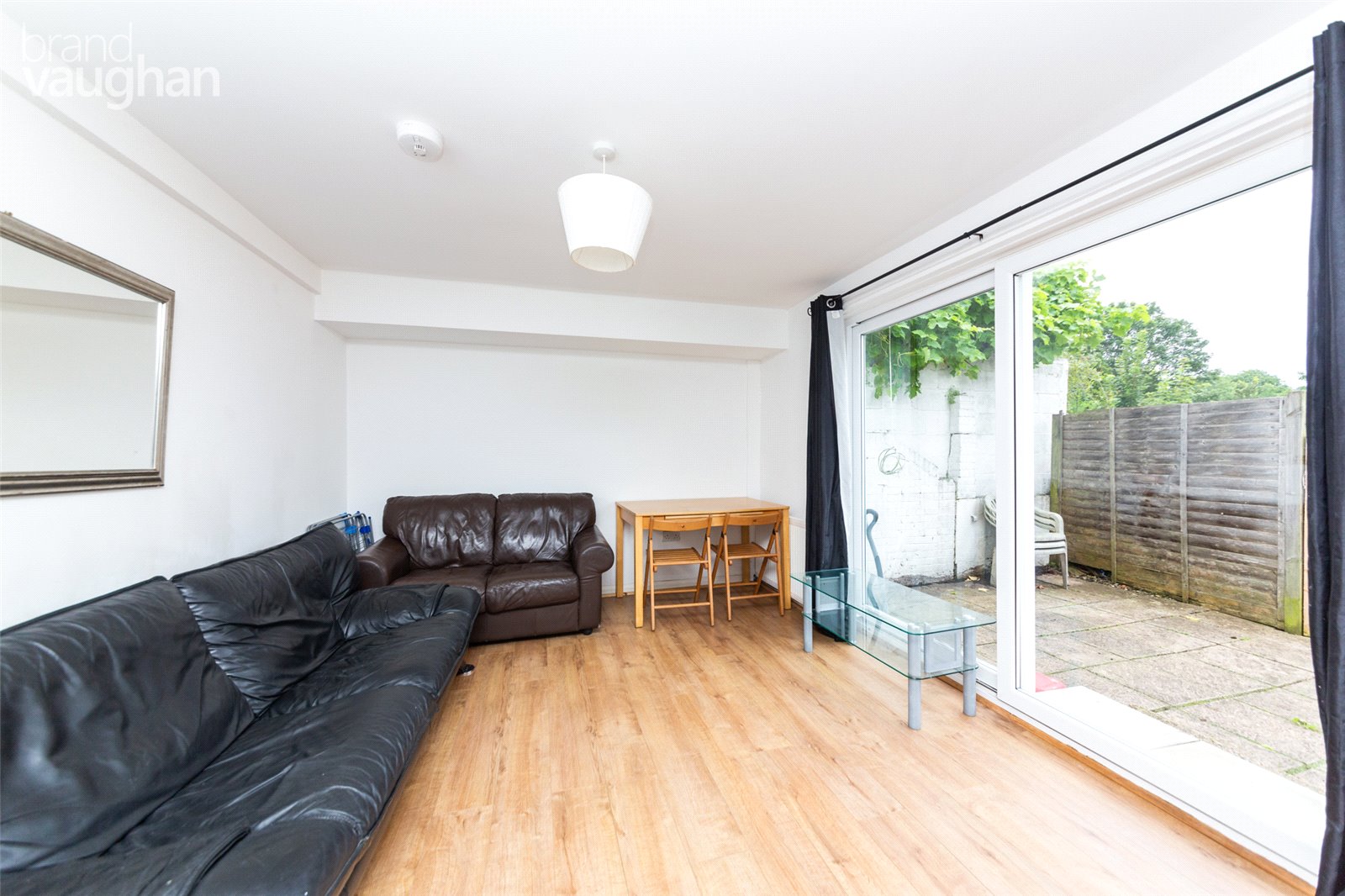 6 bedroom detached house to rent