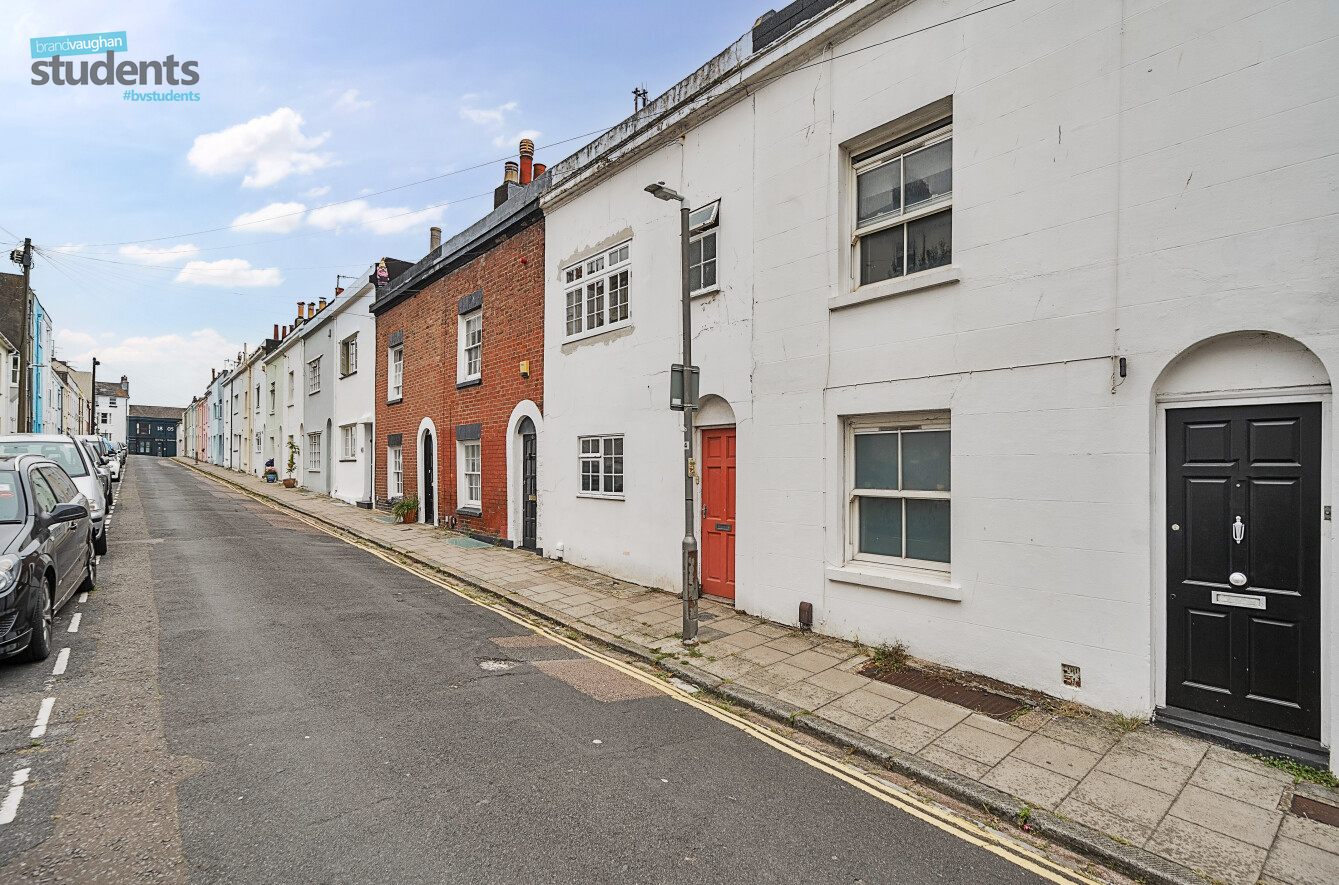4 bedroom  terraced house to rent