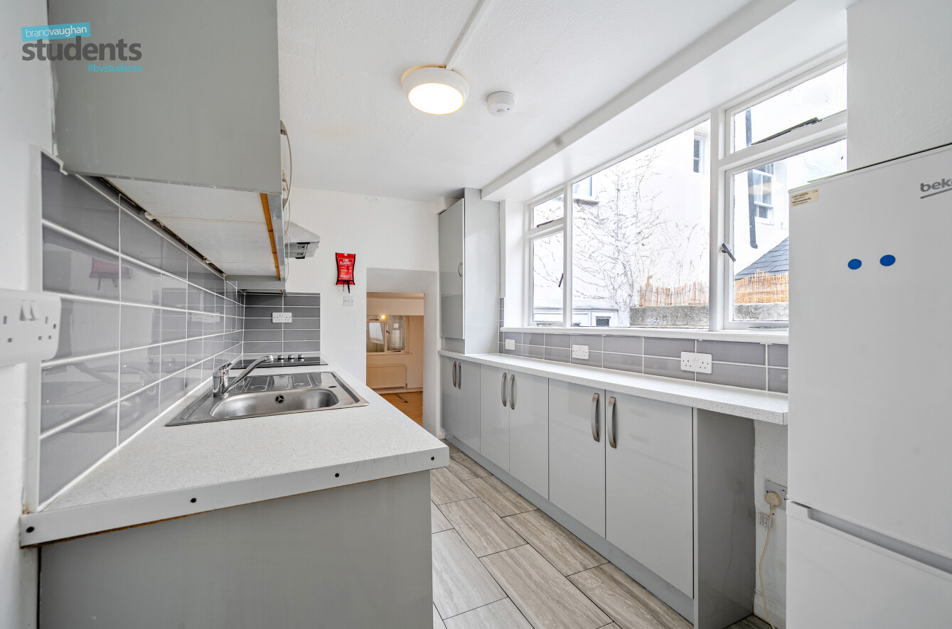 4 bedroom  terraced house to rent