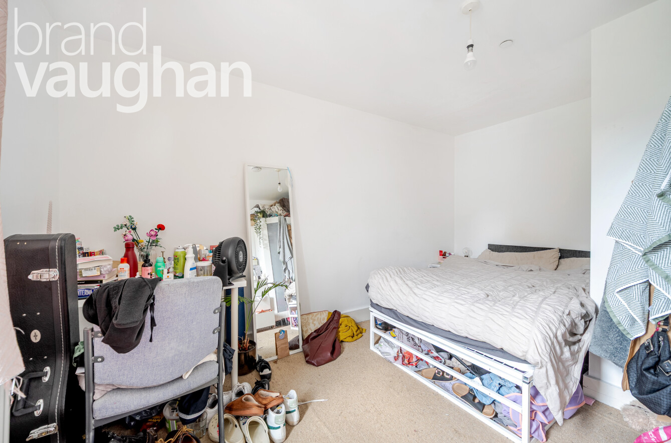 4 bedroom semi-detached house to rent