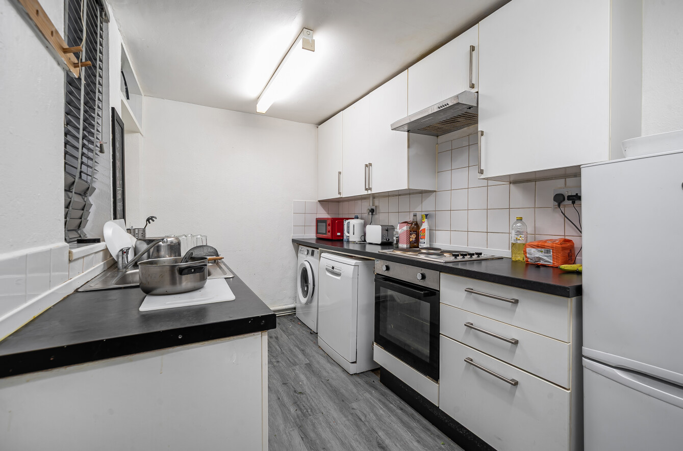 6 bedroom terraced house to rent