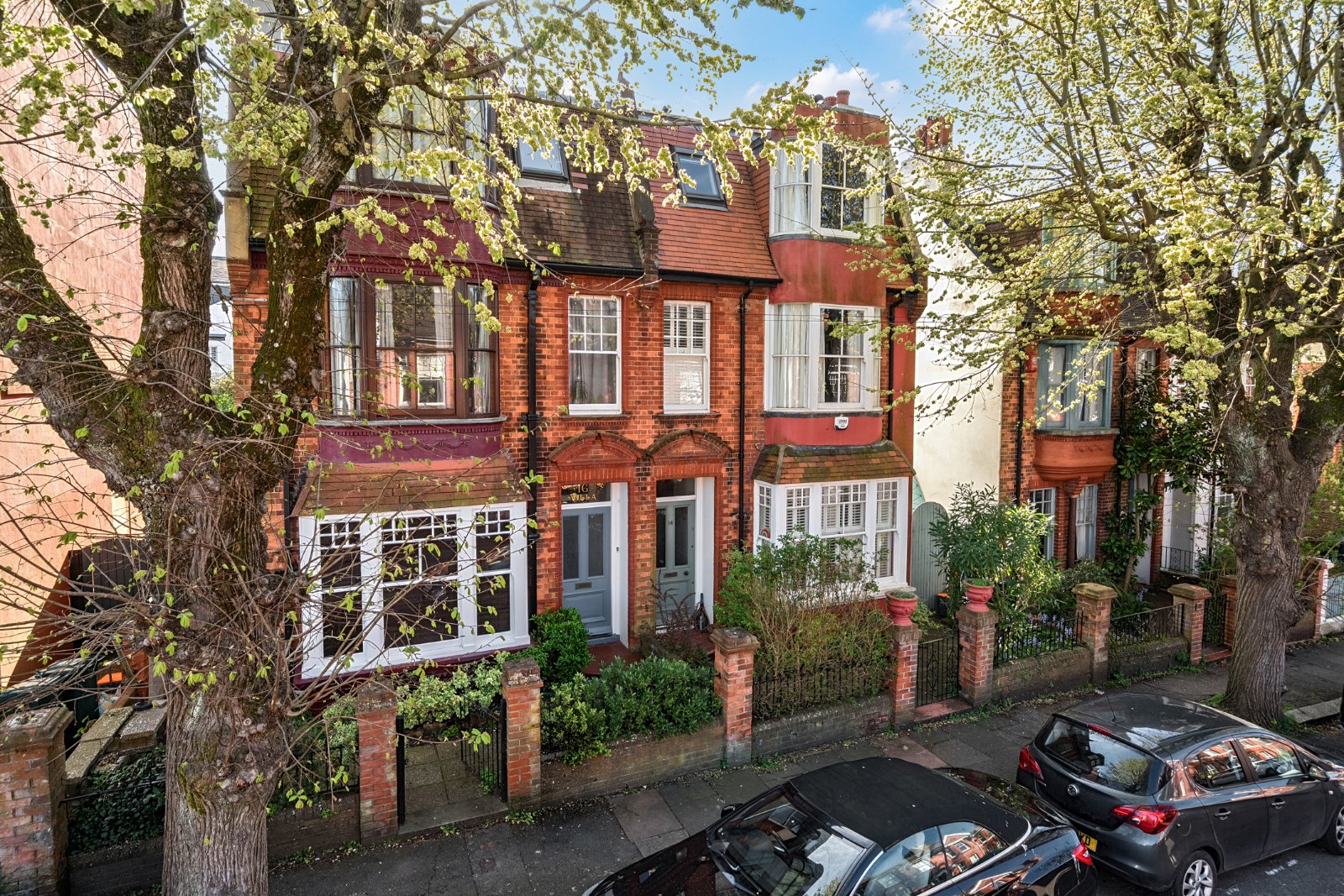 5 bedroom semi-detached house for sale