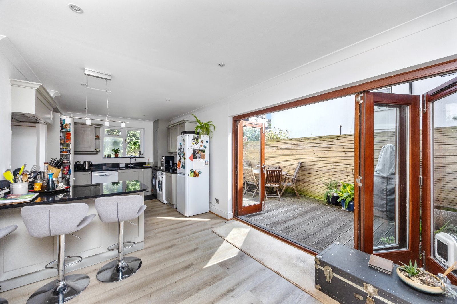 5 bedroom  semi-detached house for sale