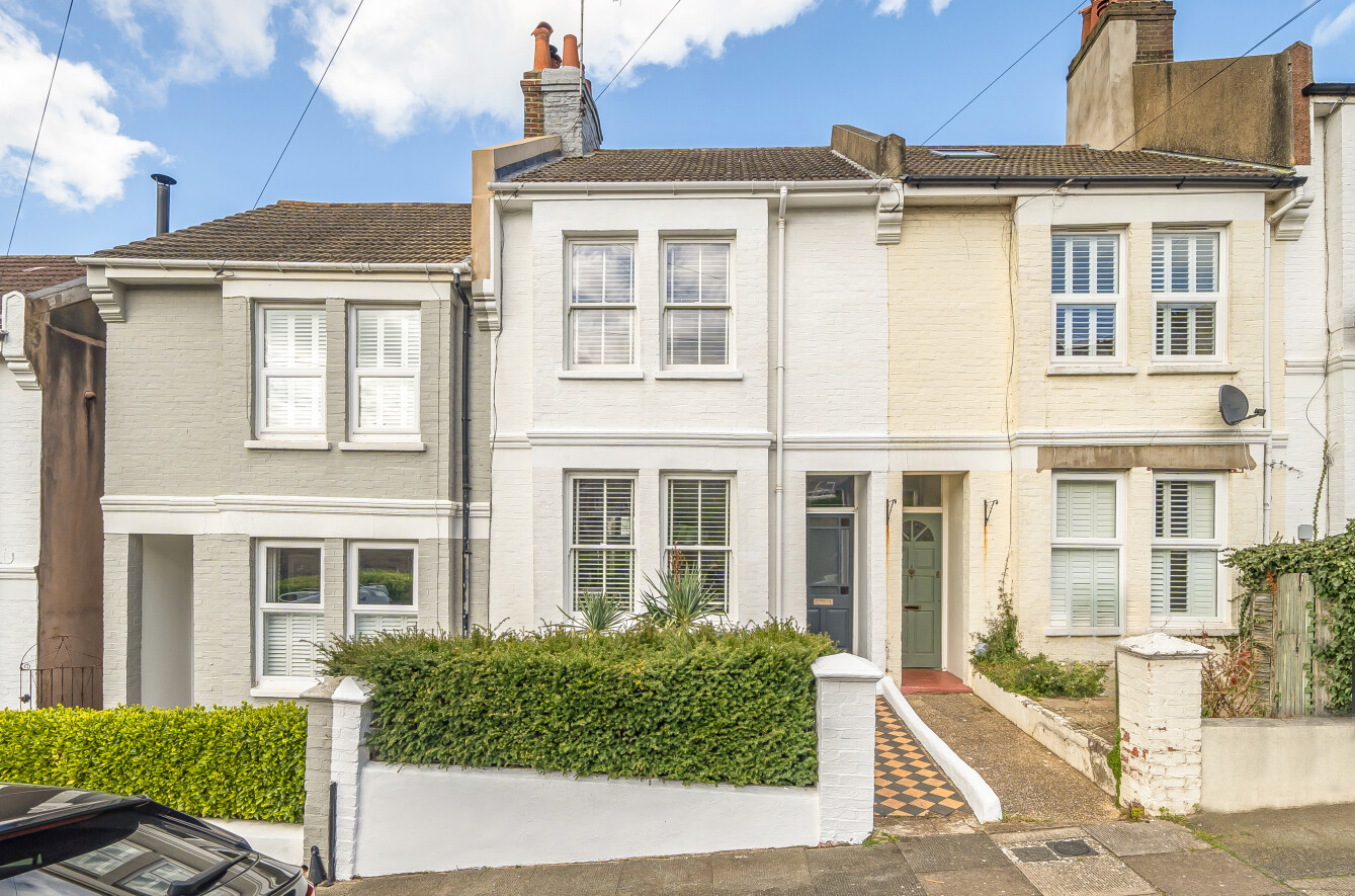 2 bedroom terraced house for sale