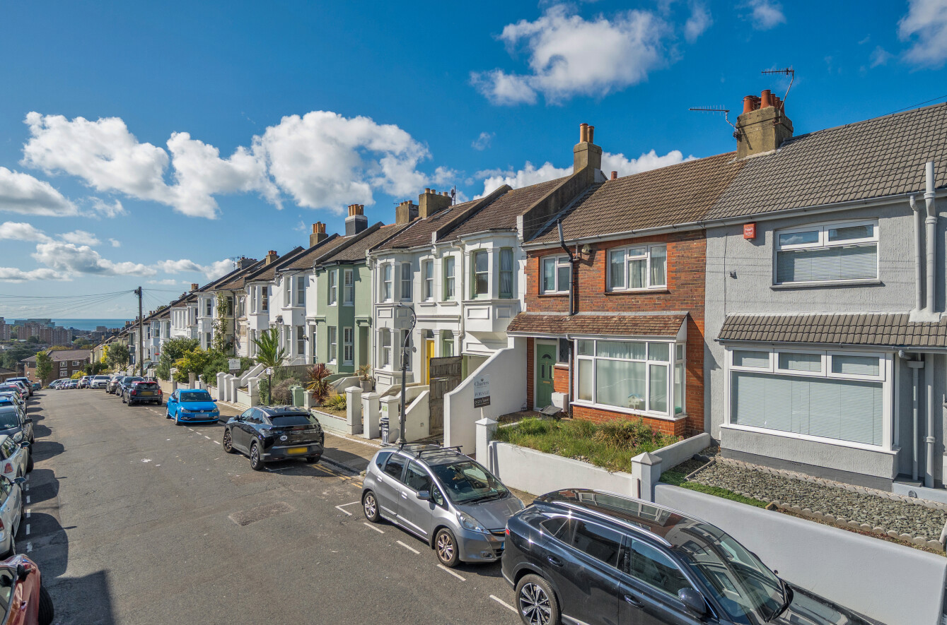 3 bedroom  terraced house for sale