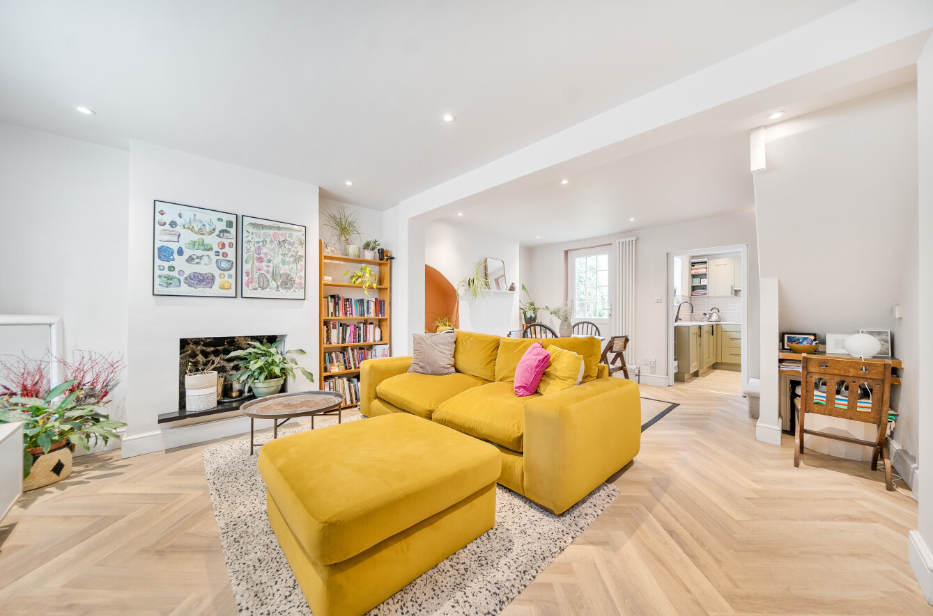 2 bedroom  terraced house for sale