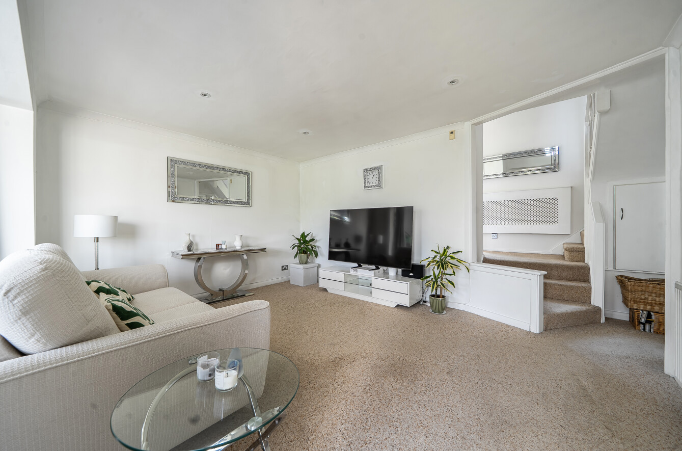 3 bedroom  semi-detached house for sale