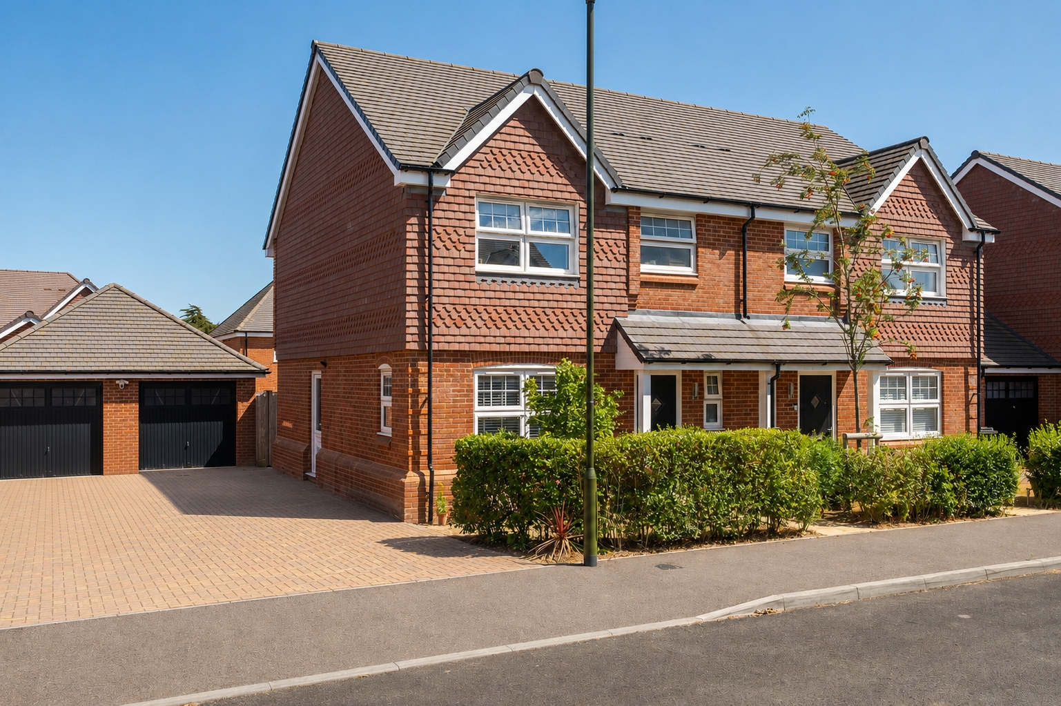 3 bedroom  semi-detached house for sale