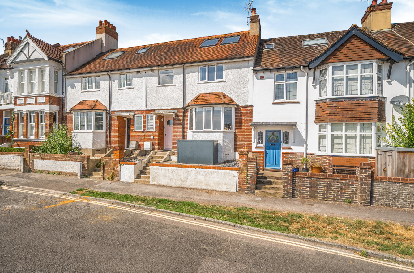 4 bedroom  terraced house for sale