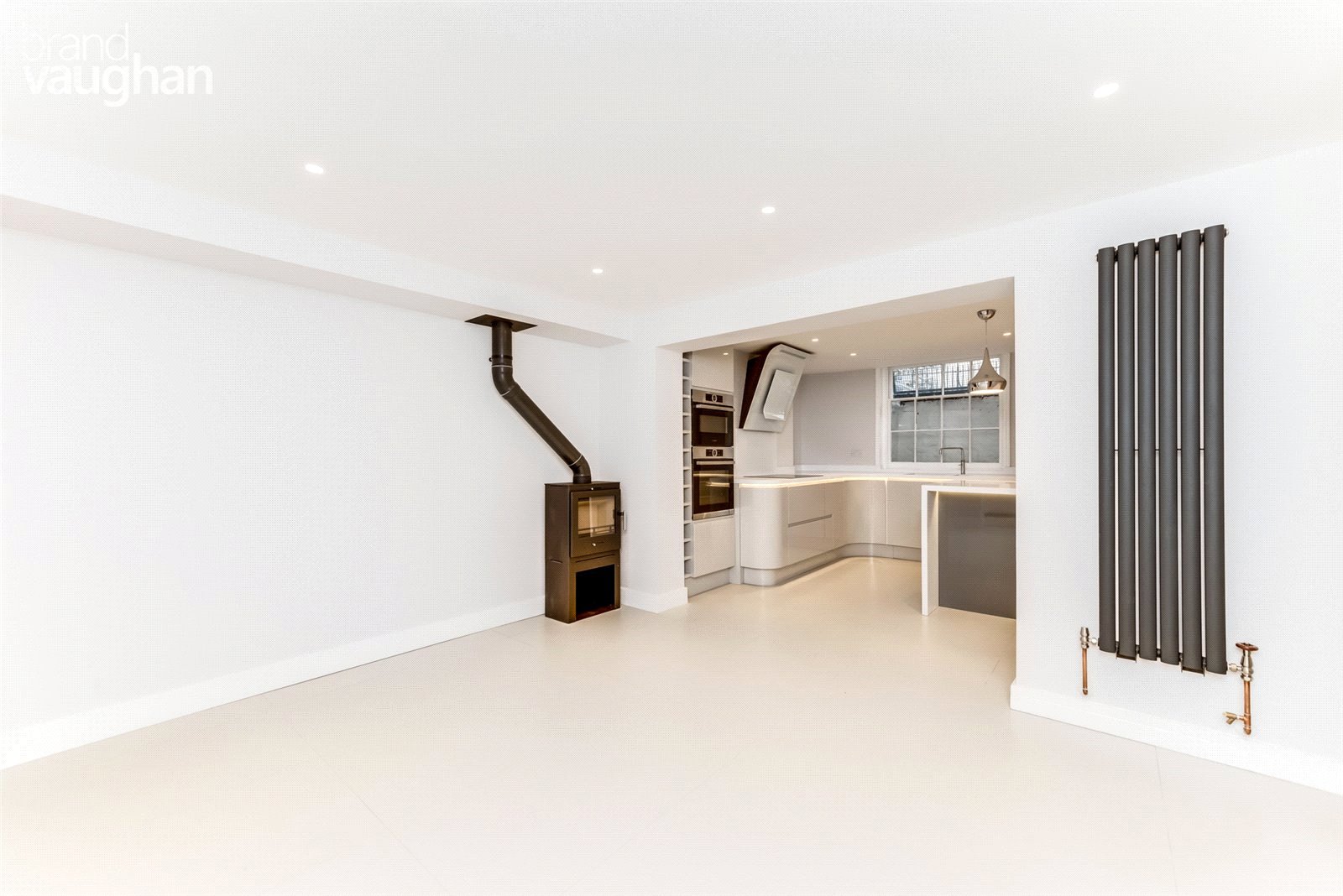 4 bedroom  terraced house to rent