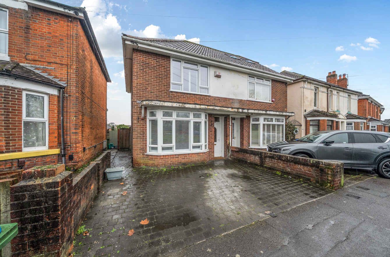 3 bedroom  semi-detached house for sale