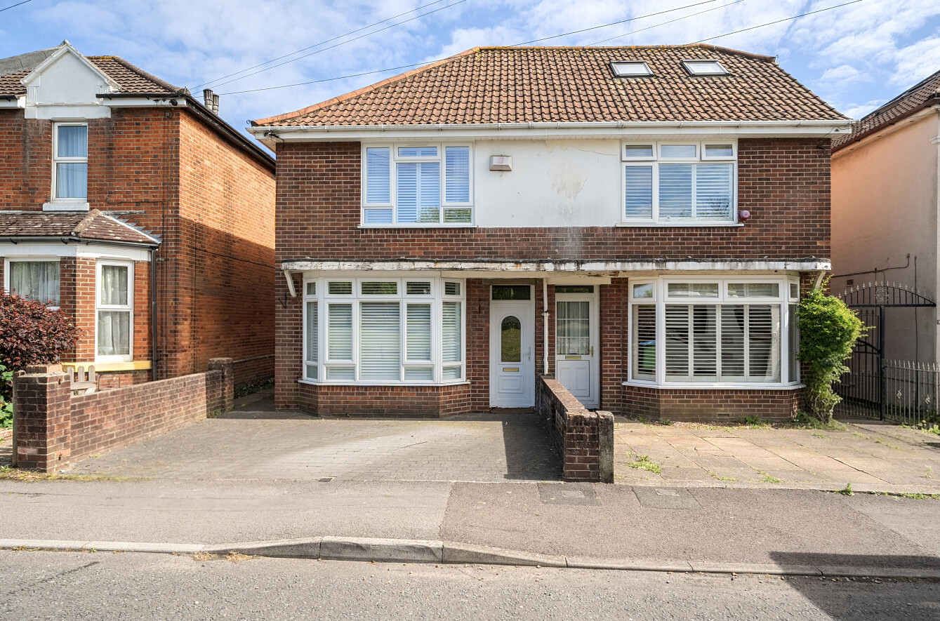 3 bedroom  semi-detached house for sale