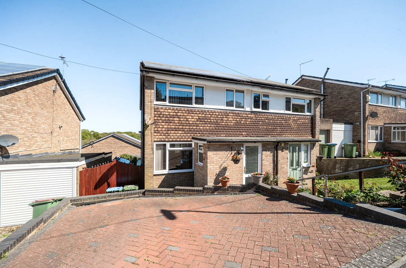 3 bedroom  semi-detached house for sale