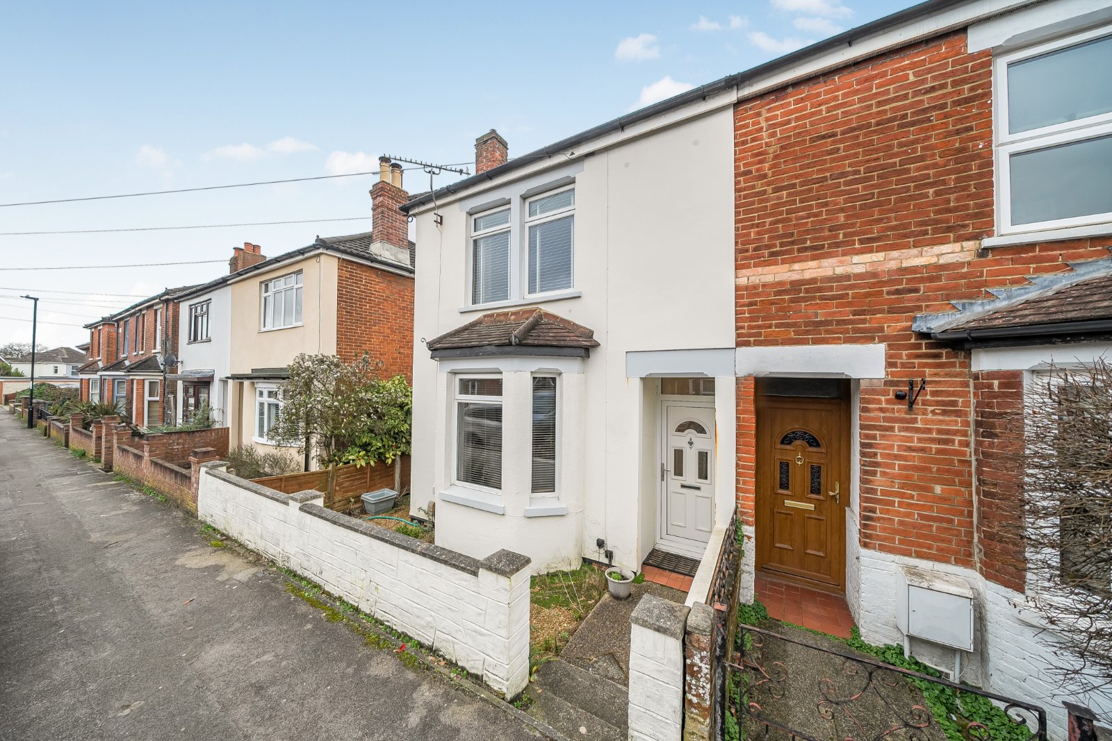 3 bedroom  semi-detached house for sale