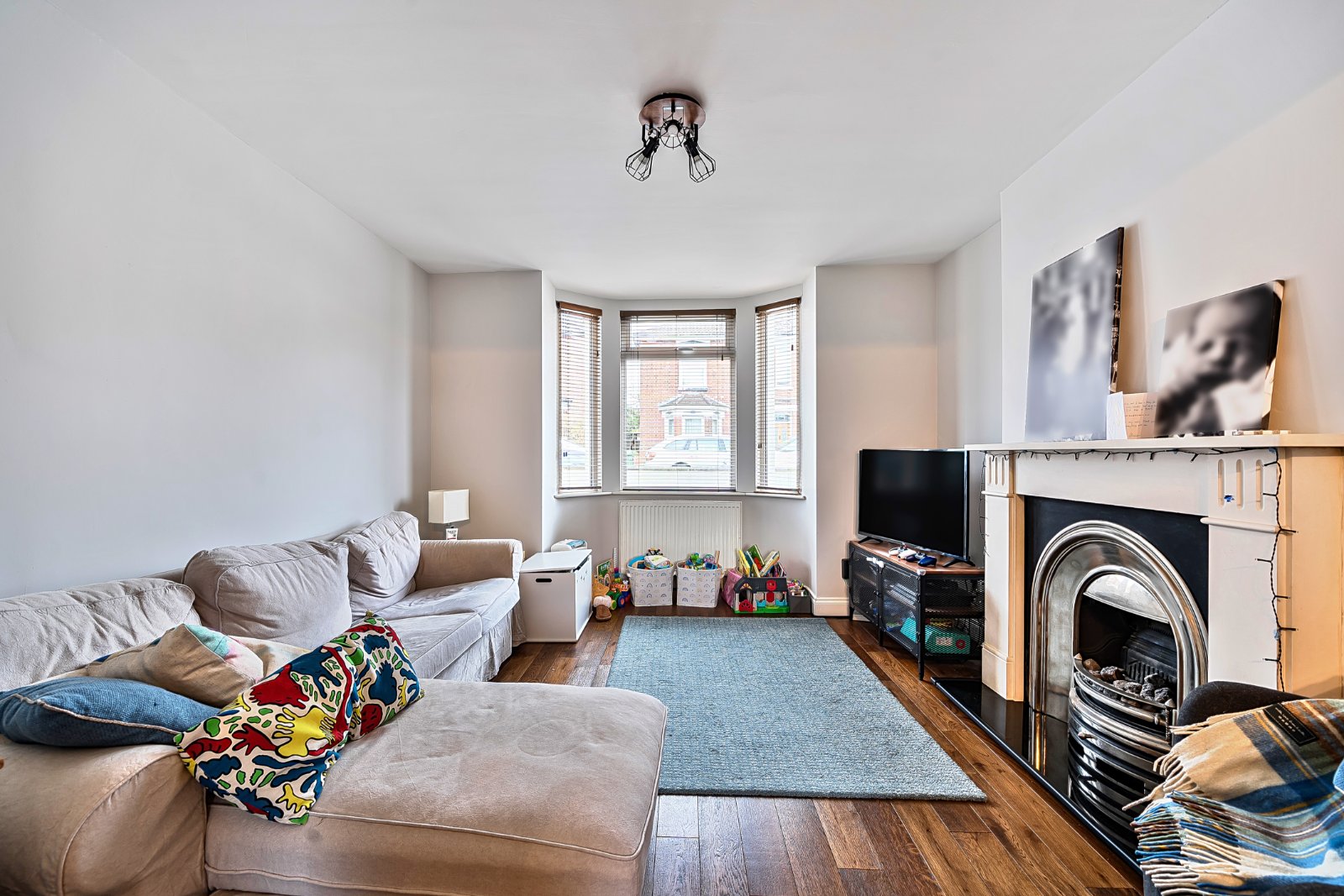 3 bedroom  semi-detached house for sale