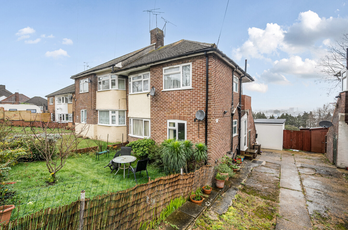 2 bedroom maisonette for sale