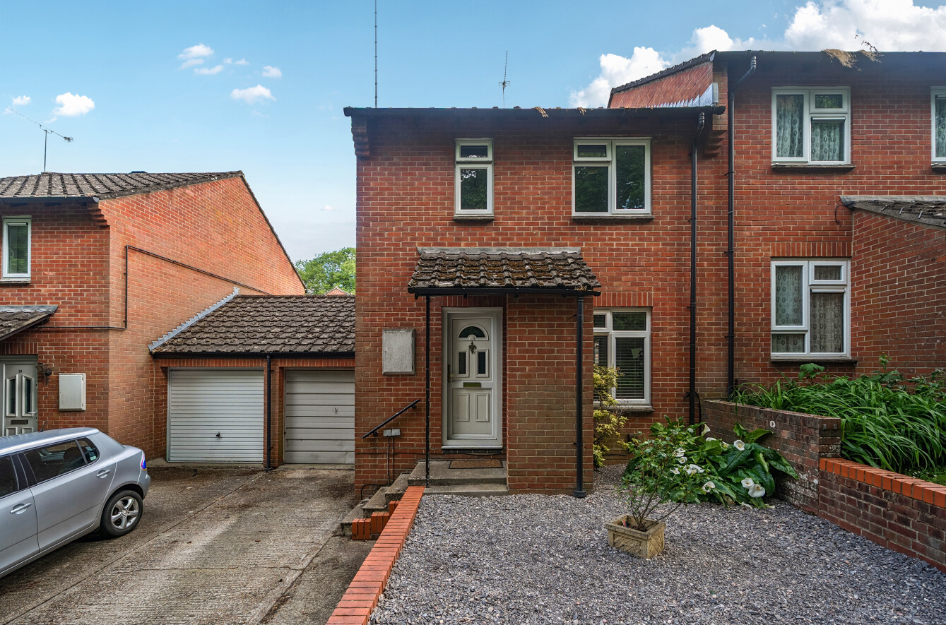 3 bedroom  semi-detached house for sale