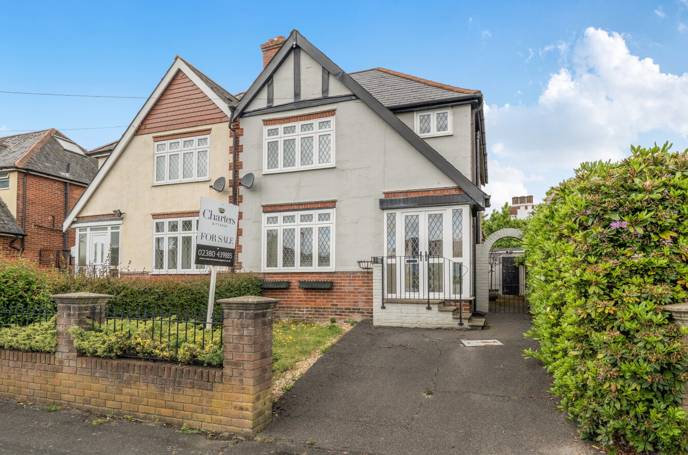 3 bedroom semi-detached house for sale