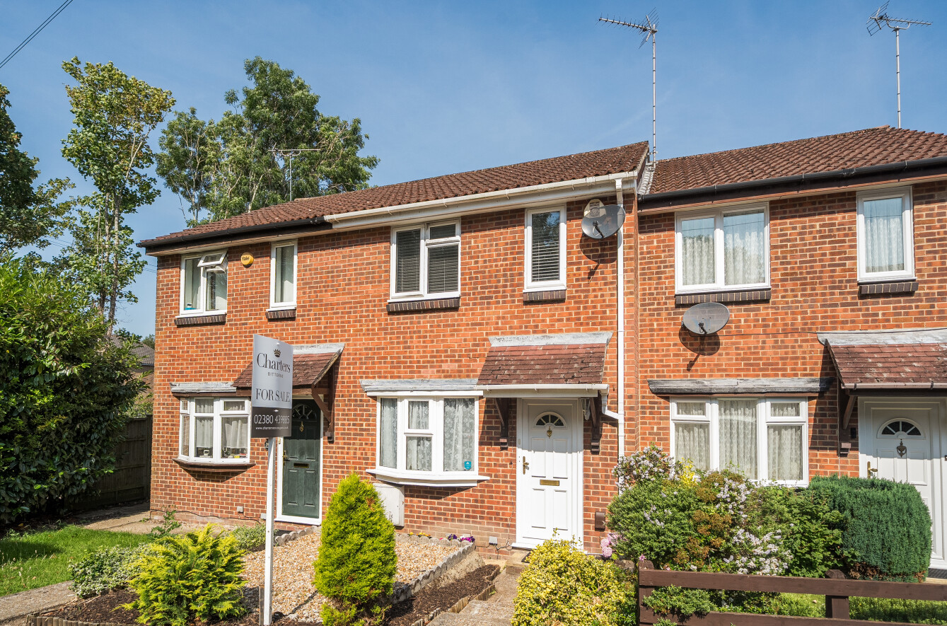 2 bedroom  terraced house for sale